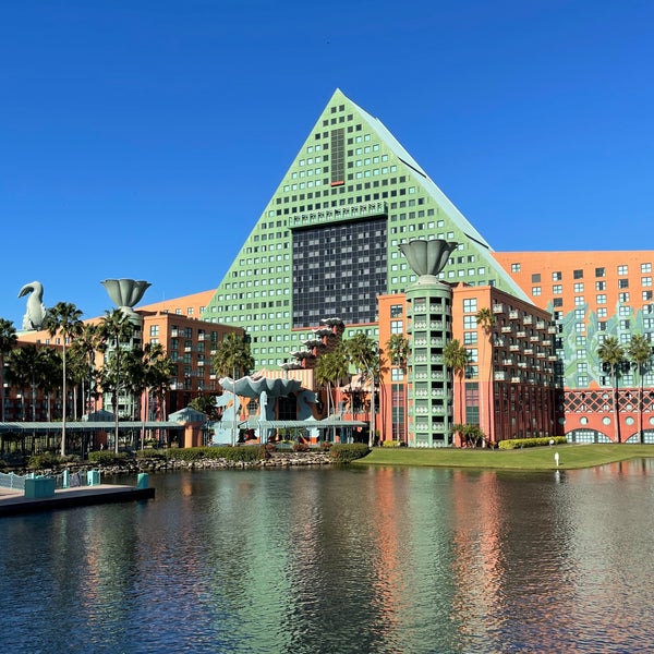 Foto tirada no(a) Walt Disney World Dolphin Hotel por Adam H. em 1/4/2022