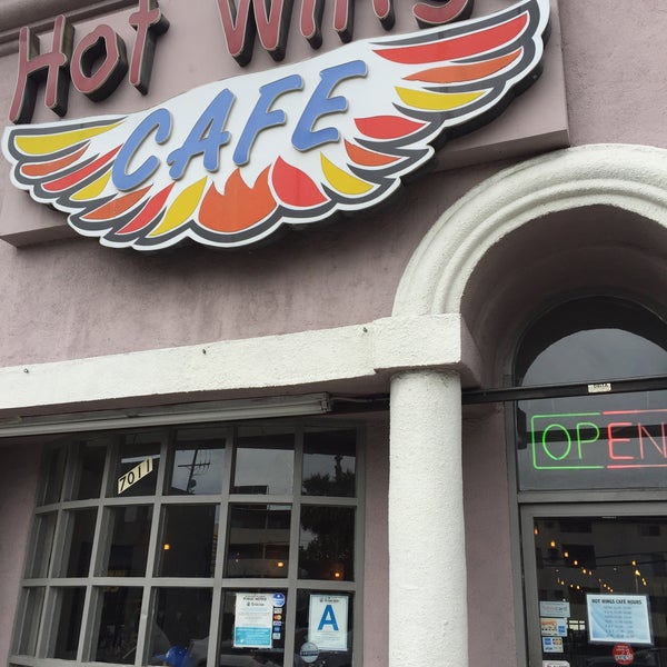 Photo taken at Hot Wings Cafe (Melrose) by sneakerpimp on 6/27/2015