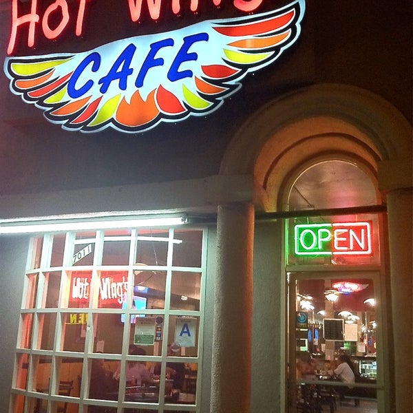 Photo taken at Hot Wings Cafe (Melrose) by sneakerpimp on 7/4/2013