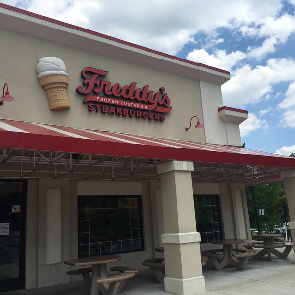 7/21/2016에 sneakerpimp님이 Freddy&#39;s Frozen Custard &amp; Steakburgers에서 찍은 사진