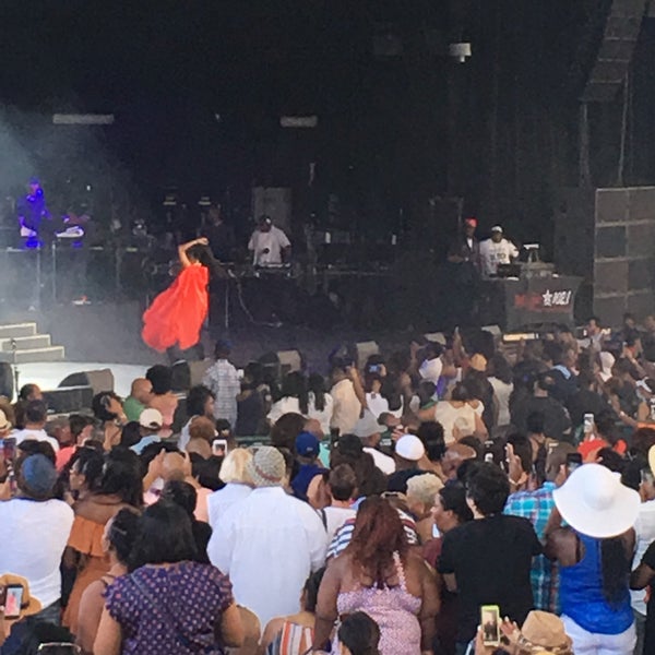 Das Foto wurde bei Cynthia Woods Mitchell Pavilion von Tobi T. am 7/3/2017 aufgenommen