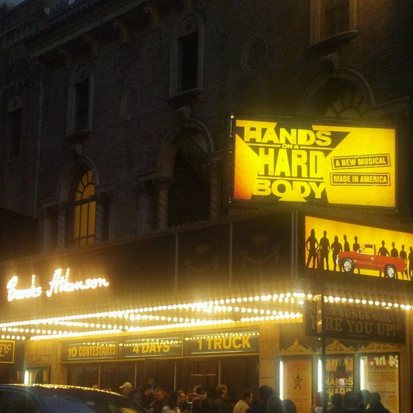 Photo prise au &quot;HANDS ON A HARDBODY&quot; on Broadway par Linda T. le4/13/2013