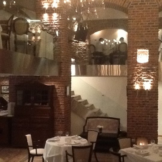 Das Foto wurde bei Le Restaurant von Vitaly R. am 10/24/2012 aufgenommen