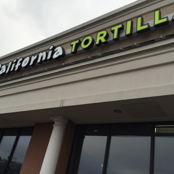 รูปภาพถ่ายที่ California Tortilla โดย Don I. เมื่อ 12/29/2015