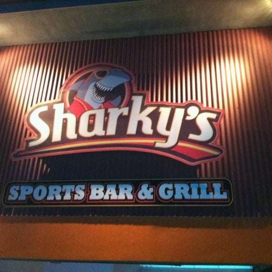 Снимок сделан в Sharky&#39;s Sports Bar пользователем Carter 2/11/2013