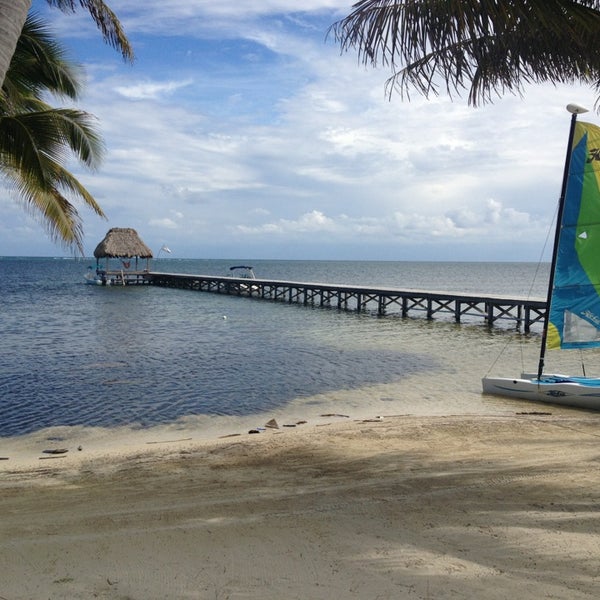 Foto diambil di El Secreto Belize oleh Kevin S. pada 10/15/2013