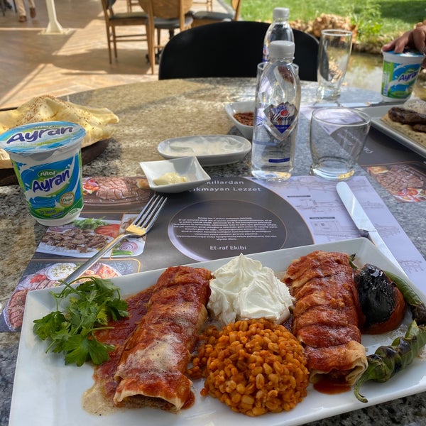 Das Foto wurde bei Et-Raf Restaurant von İbrahim Ç. am 10/6/2020 aufgenommen