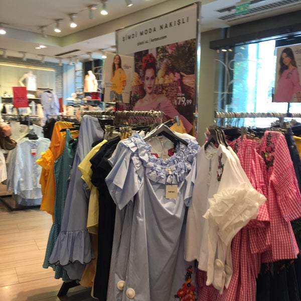 Fotos en Koton Beyaz t Tienda de ropa en Istanbul
