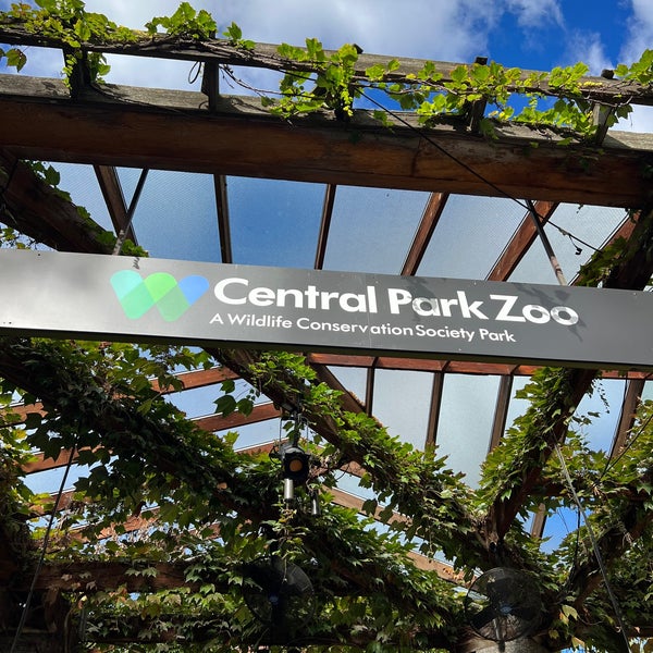 Foto diambil di Central Park Zoo oleh Lelio Y. pada 10/16/2023