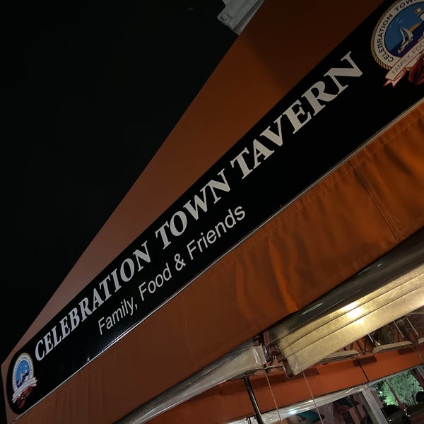 รูปภาพถ่ายที่ Celebration Town Tavern โดย Lelio Y. เมื่อ 4/2/2022