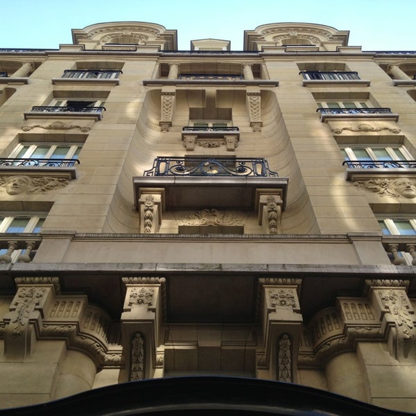 Foto scattata a Hôtel Montalembert da Mike S. il 2/19/2013