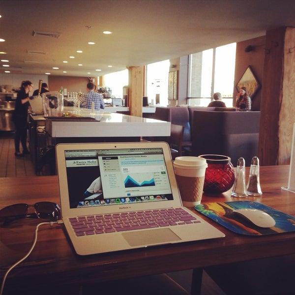 Photo taken at Hudson Business Lounge by Shannon S. on 7/16/2014