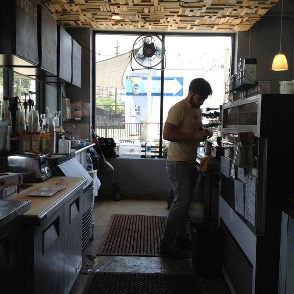 8/18/2013にTim G.がOak Lawn Coffeeで撮った写真