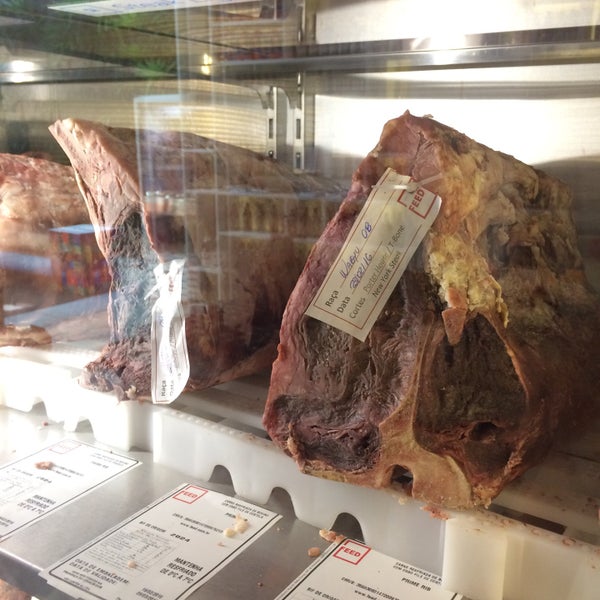 Ótimas opções de carnes e cortes, o preço é relativamente bom para a região que se encontra e a variedade de produtos é muito boa!