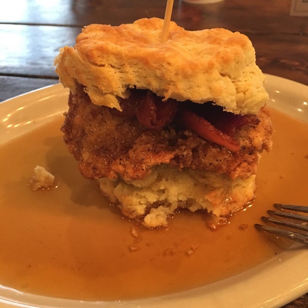 Foto tomada en Maple Street Biscuit Company  por Paige M. el 2/15/2016