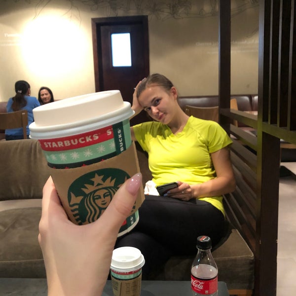 Foto diambil di Starbucks (ستاربكس) oleh Elizaveta pada 11/9/2020