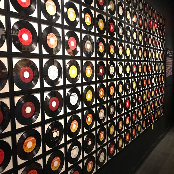 Photo taken at Johnny Cash Museum and Bongo Java Cafe by jennifer K. on 10/20/2019