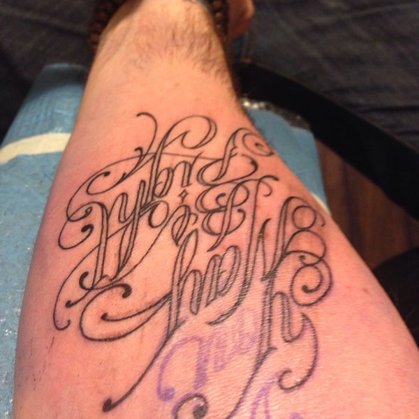 Foto diambil di Three Kings Tattoo Parlor oleh Jonathan S. pada 1/11/2014