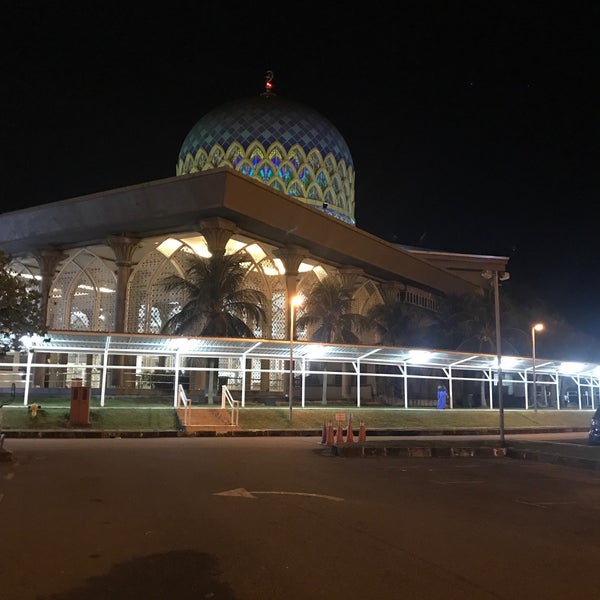 Photo taken at Masjid KLIA (Sultan Abdul Samad Mosque) by Areu R. on 7/23/2019