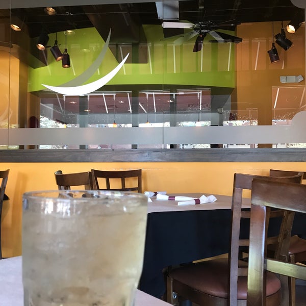 Foto tomada en Phuket Thai Restaurant &amp; Sushi  por Ian C. el 4/17/2018
