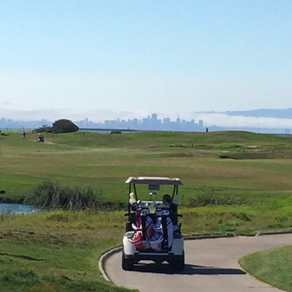 รูปภาพถ่ายที่ Monarch Bay Golf Club โดย Reynolds M. เมื่อ 8/17/2014