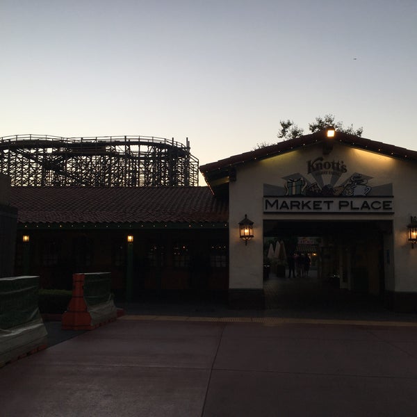 Knotts Berry Farm Marketplace - Shopping Mall