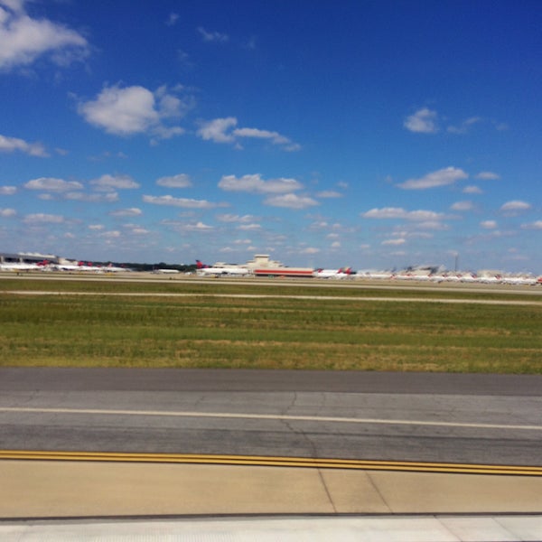 Foto tirada no(a) Aeroporto Internacional de Atlanta Hartsfield-Jackson (ATL) por Dom A. em 9/30/2016