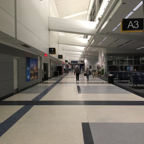 Foto tirada no(a) Harrisburg International Airport (MDT) por Dom A. em 11/26/2020