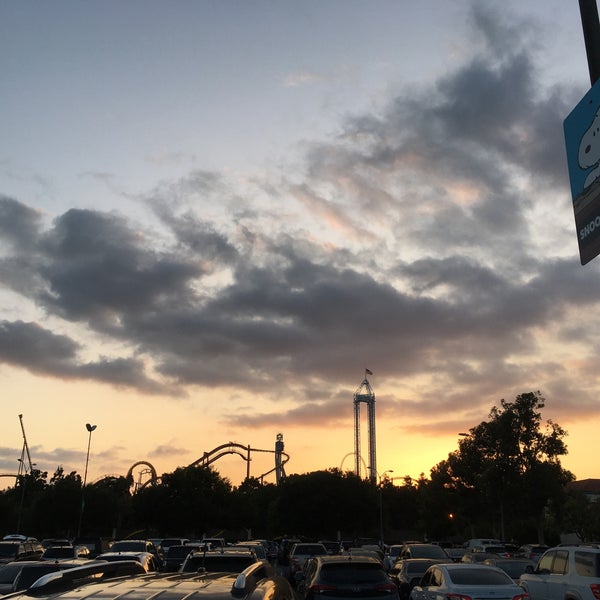 Knott's Parking Lot (East) Parking