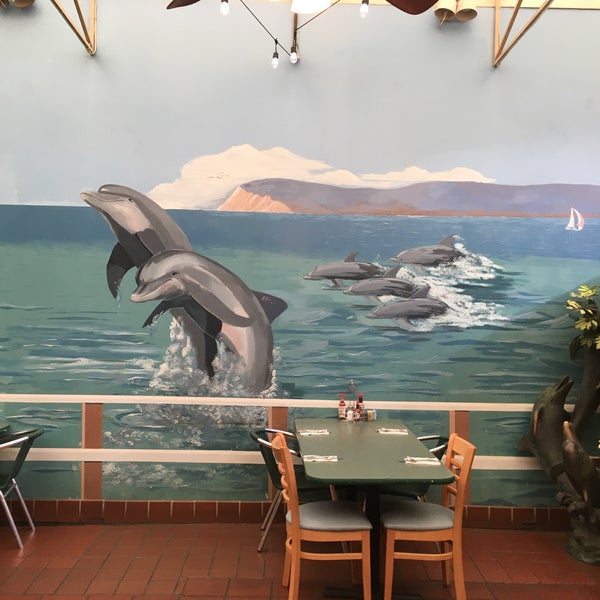 Foto diambil di Wilma&#39;s Patio Restaurant oleh Dom A. pada 10/9/2021