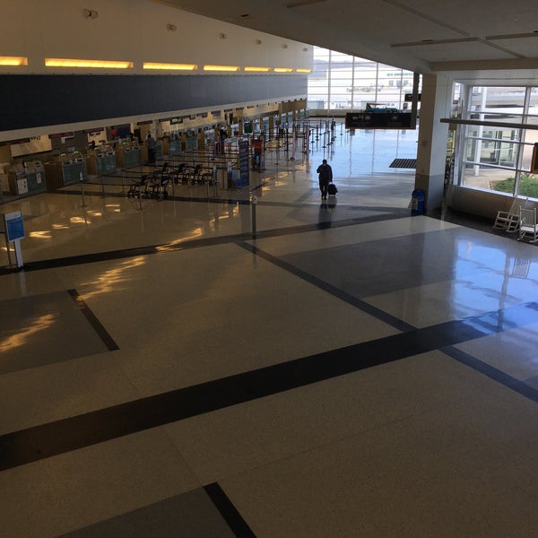 Foto tirada no(a) Harrisburg International Airport (MDT) por Dom A. em 3/29/2021