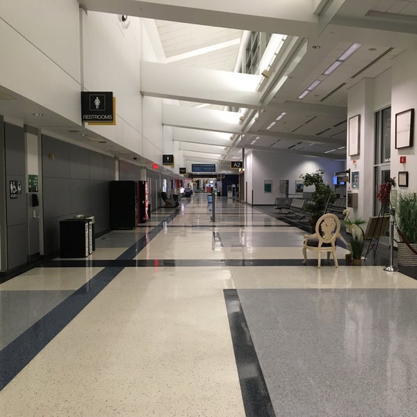 Foto tirada no(a) Harrisburg International Airport (MDT) por Dom A. em 11/18/2021