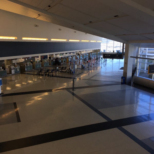 Foto tirada no(a) Harrisburg International Airport (MDT) por Dom A. em 11/9/2021