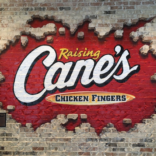 รูปภาพถ่ายที่ Raising Cane&#39;s Chicken Fingers โดย Dom A. เมื่อ 10/31/2020
