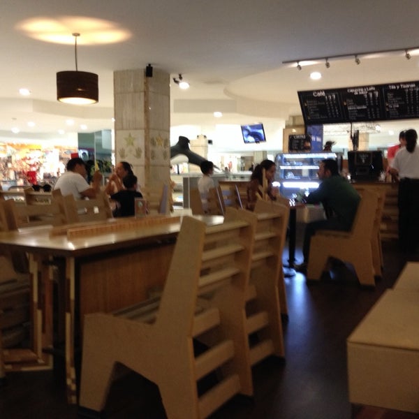 7/7/2014 tarihinde Alfredo d.ziyaretçi tarafından Aruma Café'de çekilen fotoğraf