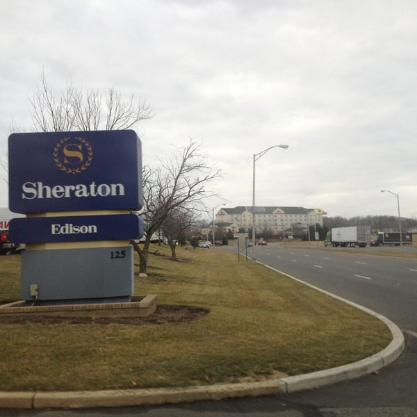 Photo taken at Sheraton Edison Hotel Raritan Center by Tiago B. on 3/1/2013
