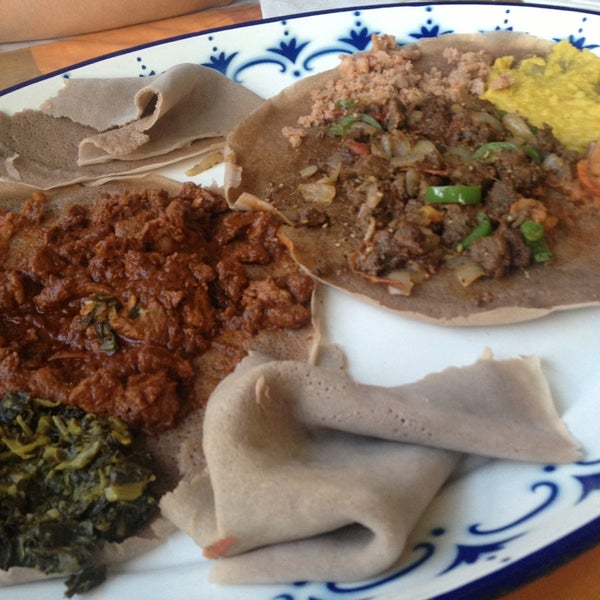 6/7/2013 tarihinde Jessica B.ziyaretçi tarafından Aster&#39;s Ethiopian Restaurant'de çekilen fotoğraf