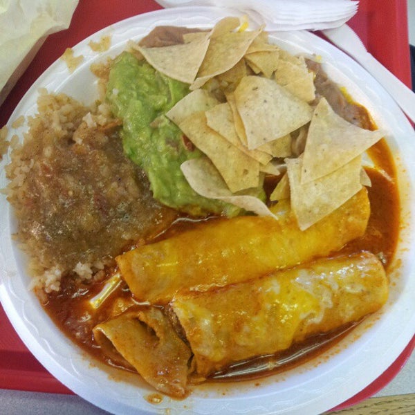 Снимок сделан в Pepe&#39;s Finest Mexican Food пользователем Cole E. 2/17/2013