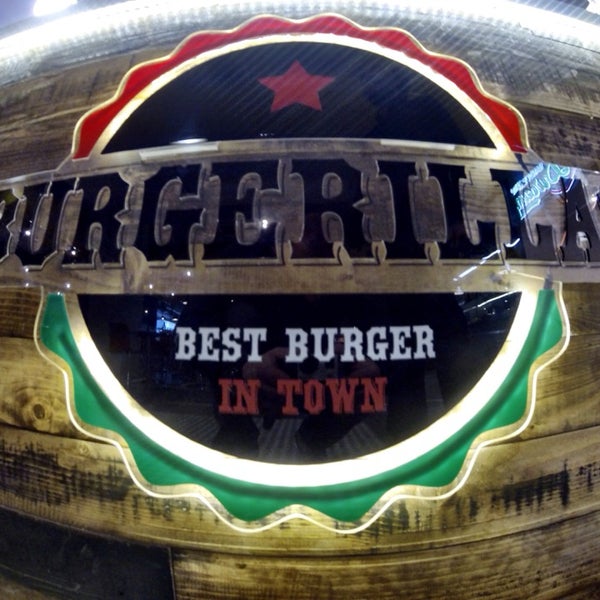 1/18/2014 tarihinde Sertan Ç.ziyaretçi tarafından Burgerillas'de çekilen fotoğraf