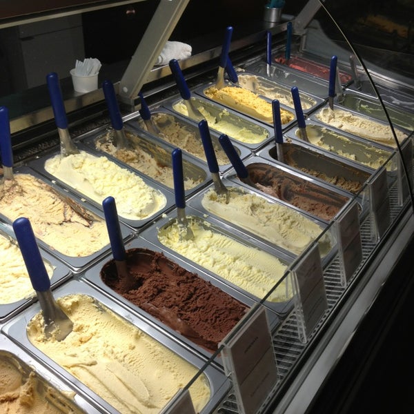 4/1/2013 tarihinde Lindsey D.ziyaretçi tarafından Glacé Artisan Ice Cream'de çekilen fotoğraf