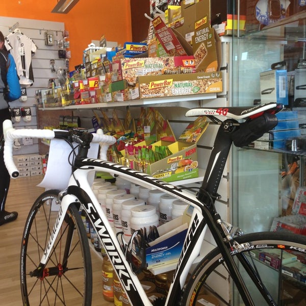 Foto tirada no(a) Bimont Bike Shop por Vicente C. em 3/15/2013