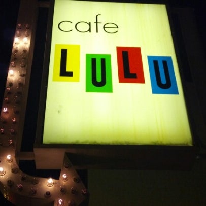 10/13/2012 tarihinde Nancy G.ziyaretçi tarafından Lulu Cafe'de çekilen fotoğraf