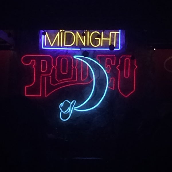 รูปภาพถ่ายที่ Midnight Rodeo San Antonio โดย Lorgio J. เมื่อ 12/6/2014