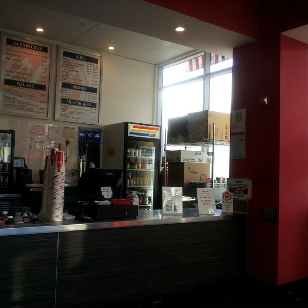 3/2/2013 tarihinde Inbar G.ziyaretçi tarafından Pearl&#39;s Deluxe Burgers'de çekilen fotoğraf
