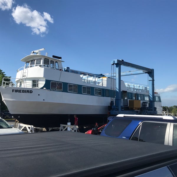 6/14/2018 tarihinde Charl C.ziyaretçi tarafından Fire Island Ferries - Main Terminal'de çekilen fotoğraf