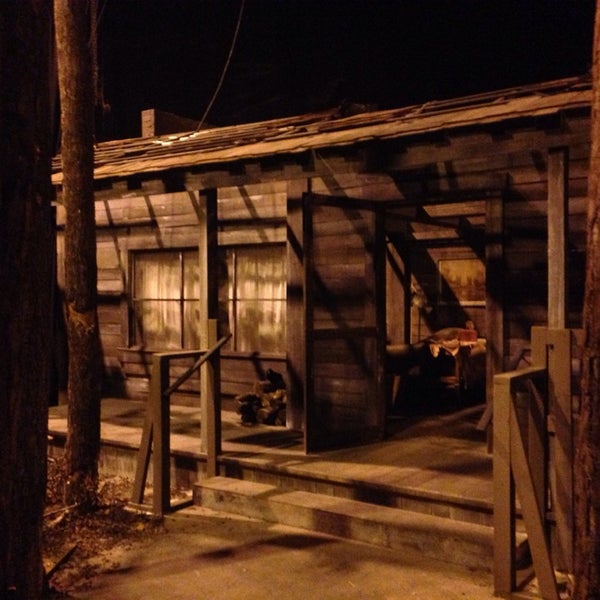 Photos At Cabin In The Woods Halloween Horror Nights 23 15
