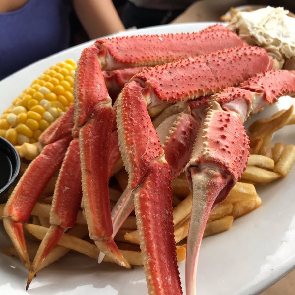 Снимок сделан в Clemente&#39;s Maryland Crab House пользователем douglas 10/19/2020