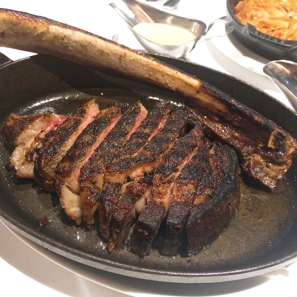 Foto tirada no(a) Charlie Palmer Steak por douglas em 11/4/2016