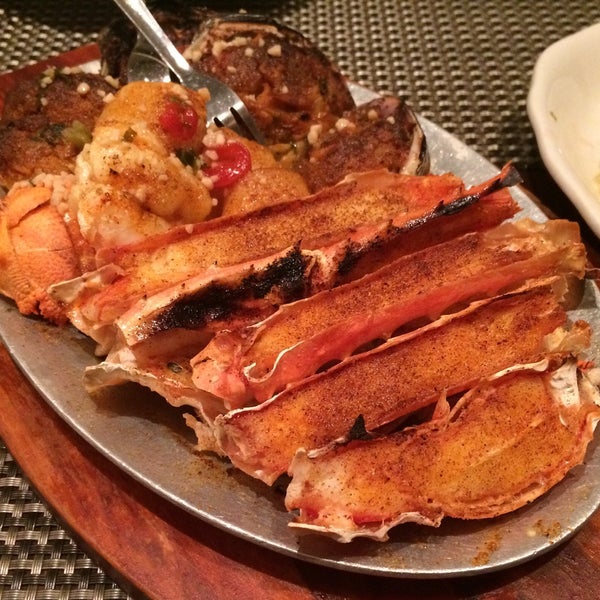 Photo taken at Psari Seafood Restaurant &amp; Bar by douglas on 1/7/2016