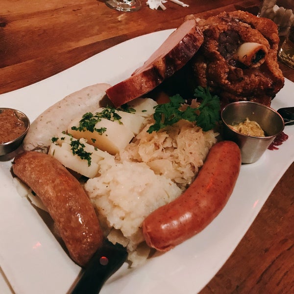 Photo taken at Heidelberg Restaurant by douglas on 3/24/2018
